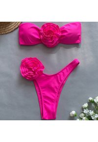Intica - Bikini bez ramiączek z kwiatowym wzorem na lato Corella. Kolor: różowy. Materiał: tkanina, materiał. Wzór: kwiaty