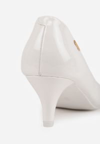 Renee - Białe Czółenka Ironice. Wysokość cholewki: przed kostkę. Kolor: biały. Materiał: lakier. Szerokość cholewki: normalna. Obcas: na obcasie. Styl: elegancki, klasyczny. Wysokość obcasa: niski #4