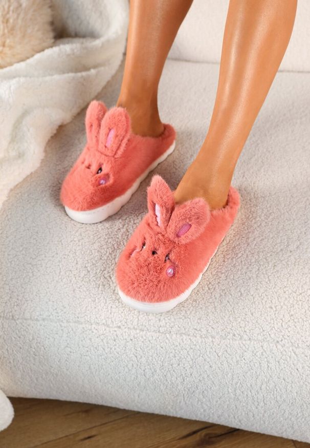 Born2be - Ciemnoróżowe Kapcie Króliczki Vices na Grubej Tłoczonej Podeszwie z Futerkiem Ecassavia. Okazja: na co dzień. Kolor: różowy. Materiał: futro. Styl: casual