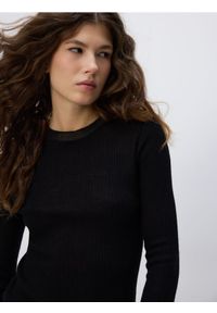 Reserved - Dzianinowa bluzka z jedwabiem - czarny. Kolor: czarny. Materiał: jedwab, dzianina #1