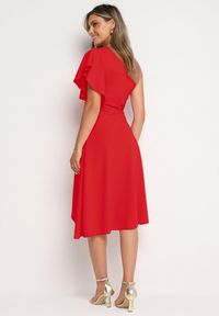 Born2be - Czerwona Koktajlowa Sukienka Asymetryczna na Jedno Ramię z Falbankami Vimilora. Typ kołnierza: kołnierz z falbankami. Kolor: czerwony. Materiał: materiał. Typ sukienki: asymetryczne. Styl: wizytowy #6