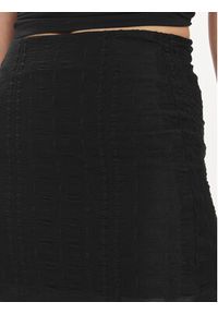 Gina Tricot Spódnica midi 21596 Czarny Regular Fit. Kolor: czarny. Materiał: syntetyk