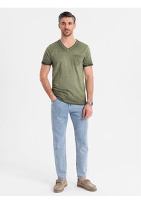 Ombre Clothing - Bawełniany męski t-shirt V-neck z dzianiny z efektem sprania - oliwkowy V9 OM-TSWT-0242 - XXL. Okazja: na co dzień. Typ kołnierza: dekolt w serek. Kolor: oliwkowy. Materiał: dzianina, bawełna. Wzór: melanż. Styl: klasyczny, vintage, casual #6
