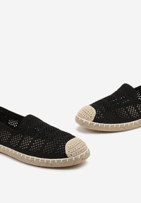 Born2be - Czarne Espadryle z Ażurowej Siateczki Ozdobione Plecionką Lanivesa. Okazja: na spacer. Kolor: czarny. Materiał: materiał. Wzór: ażurowy, aplikacja. Sezon: wiosna, lato #3