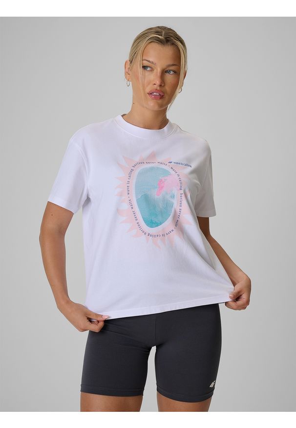 4f - 4F T-shirt loose z nadrukiem damski - biały XS. Okazja: na co dzień, na spacer, do pracy. Kolor: biały. Materiał: bawełna, dzianina. Wzór: nadruk. Styl: casual, klasyczny