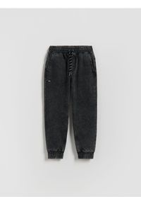 Reserved - Jeansy jogger - czarny. Kolor: czarny