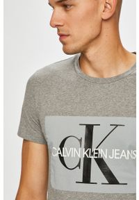 Calvin Klein Jeans - T-shirt J30J307842. Okazja: na co dzień. Kolor: szary. Materiał: dzianina. Styl: casual #3