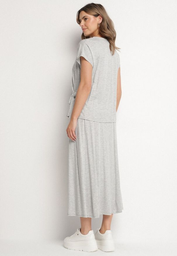 Born2be - Szary Komplet z Wiskozą Spódnica i Bluzka z Wiązaniem Davissael. Kolor: szary. Materiał: wiskoza