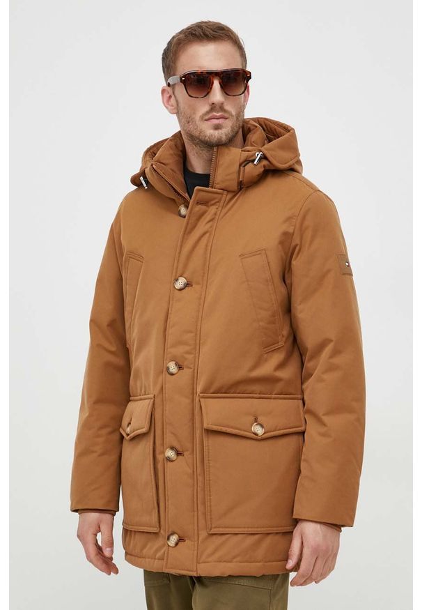 TOMMY HILFIGER - Tommy Hilfiger kurtka puchowa męska kolor brązowy zimowa. Kolor: brązowy. Materiał: puch. Sezon: zima