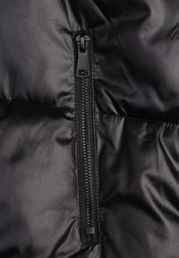 Born2be - Czarna Pikowana Kamizelka z Odpinanym Kapturem Winncea. Okazja: na co dzień. Kolor: czarny. Materiał: jeans. Styl: casual #2