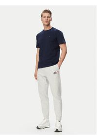 Tommy Jeans Spodnie dresowe DM0DM23903 Szary jasny Regular Fit. Kolor: szary. Materiał: bawełna #5