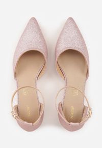 Renee - Szampańskie Czółenka VICES na Słupku ze Skórzaną Wkładką i Brokatem Corilina. Nosek buta: szpiczasty. Zapięcie: sprzączka. Kolor: złoty. Materiał: skóra. Wzór: aplikacja. Sezon: lato. Obcas: na słupku. Wysokość obcasa: średni #9