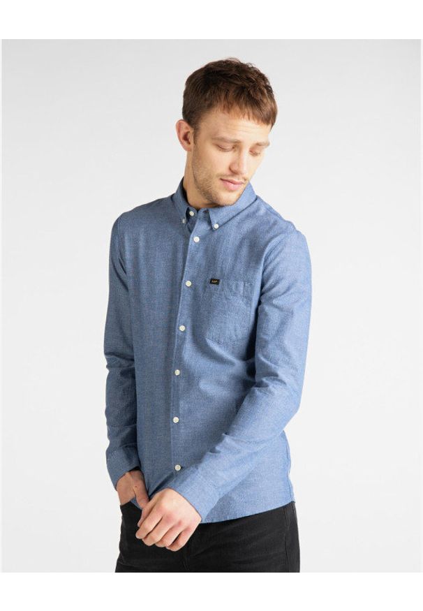 Lee - MĘSKA KOSZULA MATERIAŁOWA LEE SLIM BUTTON DOWN L66XDDLR 112116699. Typ kołnierza: button down. Materiał: materiał