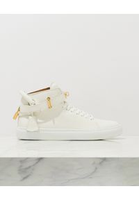 BUSCEMI - Białe sneakersy z ozdobną kłódką. Kolor: biały. Materiał: guma. Szerokość cholewki: normalna. Wzór: aplikacja