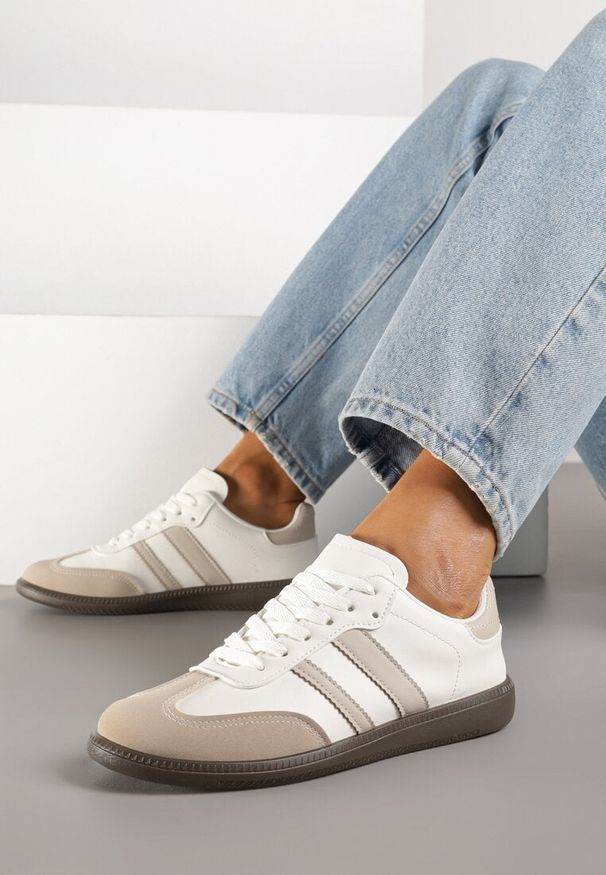 Born2be - Beżowo-Białe Płaskie Sneakersy Ozdobione Paskami Glaria. Nosek buta: okrągły. Zapięcie: pasek. Kolor: beżowy. Wzór: aplikacja. Obcas: na obcasie. Wysokość obcasa: niski