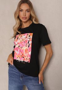 Renee - Czarny T-shirt Ozdobione Aplikacją 3D Vleffia. Okazja: na co dzień. Kolor: czarny. Materiał: jeans. Wzór: aplikacja. Styl: casual, elegancki