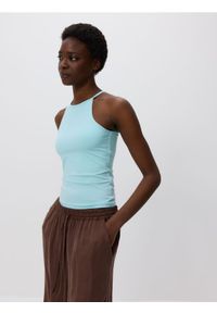 Reserved - Gładki top - jasnoturkusowy. Kolor: turkusowy. Materiał: dzianina. Wzór: gładki #1