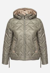 Born2be - Zielona Pikowana Kurtka z Odpinanym Kapturem Falenea. Okazja: na co dzień. Kolor: zielony. Materiał: jeans. Styl: casual
