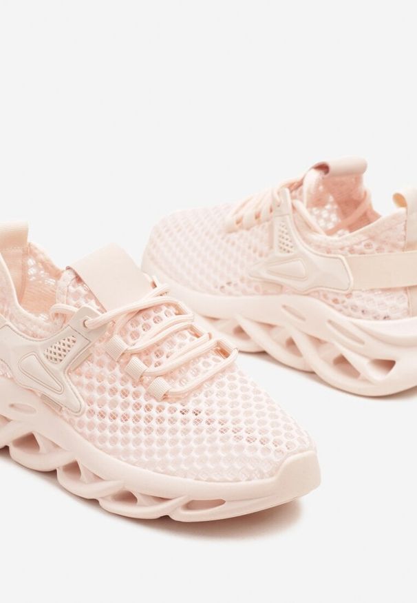 Born2be - Różowe Siateczkowe Buty Sportowe Sneakersy na Grubej Tłoczonej Podeszwie Telarienna. Okazja: na co dzień. Zapięcie: sznurówki. Kolor: różowy. Materiał: jeans. Obcas: na platformie
