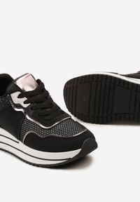 Renee - Czarne Sneakersy na Niskiej Platformie ze Wstawkami z Brokatu Quinnes. Okazja: na co dzień. Zapięcie: sznurówki. Kolor: czarny. Obcas: na platformie #3