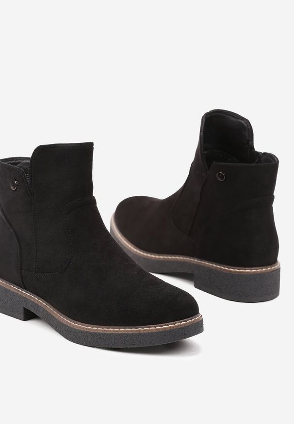 Renee - Czarne Botki na Płaskiej Podeszwie z Ozdobnymi Przeszyciami Harirae. Okazja: na co dzień. Nosek buta: okrągły. Kolor: czarny. Materiał: jeans. Obcas: na płaskiej podeszwie. Styl: casual, elegancki, klasyczny