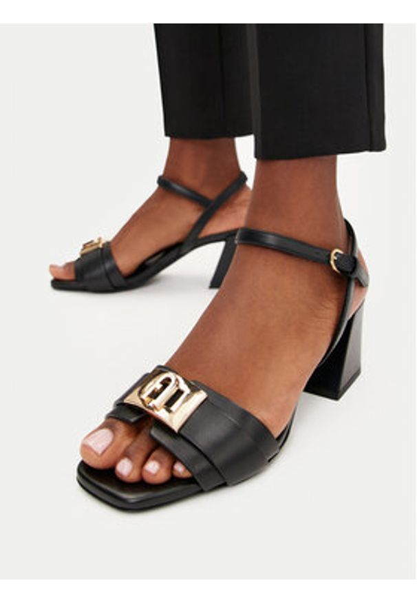 Furla Sandały YH70FZE-Y62000-O6000 Czarny. Kolor: czarny. Materiał: skóra