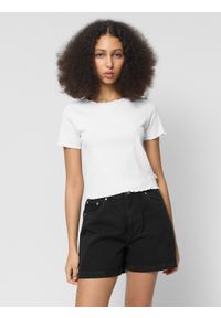 outhorn - T-shirt crop top gładki damski Outhorn - biały. Kolor: biały. Materiał: elastan, bawełna, prążkowany, dzianina. Długość rękawa: krótki rękaw. Długość: krótkie. Wzór: gładki