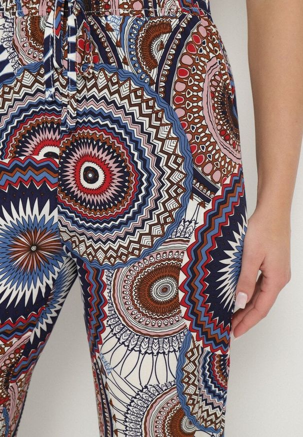 Born2be - Niebiesko-Brązowe Bawełniane Spodnie o Szerokim Kroju z Wysokim Stanem ze Wzorem Boho Zarrive. Okazja: na co dzień. Stan: podwyższony. Kolor: niebieski. Materiał: bawełna. Styl: boho