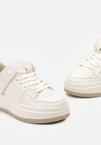 Born2be - Białe Skórzane Sneakersy na Grubej Podeszwie z Przeszyciami Fallonisse. Kolor: biały. Materiał: skóra