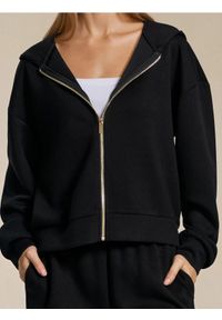 Sinsay - Rozpinana bluza z kapturem soft touch - czarny. Typ kołnierza: kaptur. Kolor: czarny. Materiał: wiskoza, dzianina