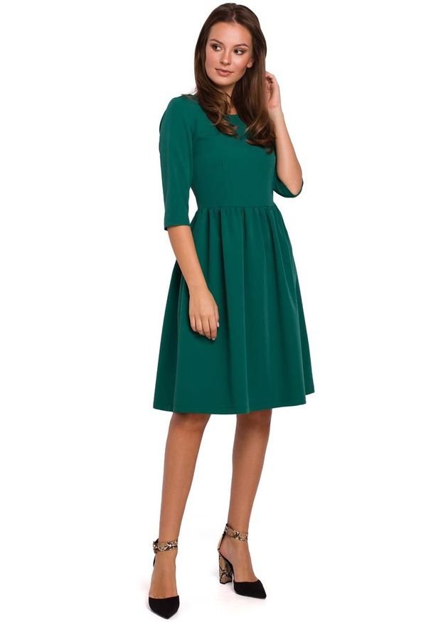 MAKEOVER - Zielona Rozkloszowana Sukienka z Rękawem za Łokcie. Kolor: zielony. Materiał: poliester, elastan