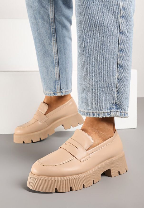 Born2be - Ciemnobeżowe Mokasyny na Grubej Podeszwie ze Żłobieniami Resizora. Kolor: beżowy. Materiał: jeans. Styl: klasyczny, elegancki