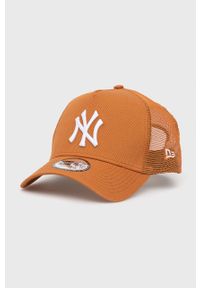 New Era czapka kolor brązowy z aplikacją. Kolor: brązowy. Wzór: aplikacja