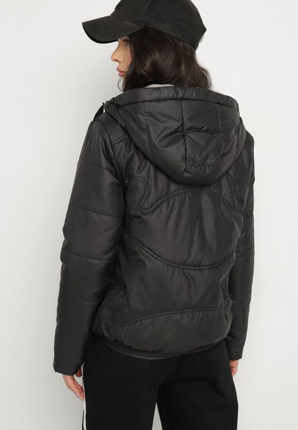 Born2be - Czarna Casualowa Kurtka z Kapturem i Ozdobnymi Sznurkami Evialinae. Okazja: na co dzień. Typ kołnierza: kaptur. Kolor: czarny. Materiał: poliester, jeans. Styl: casual