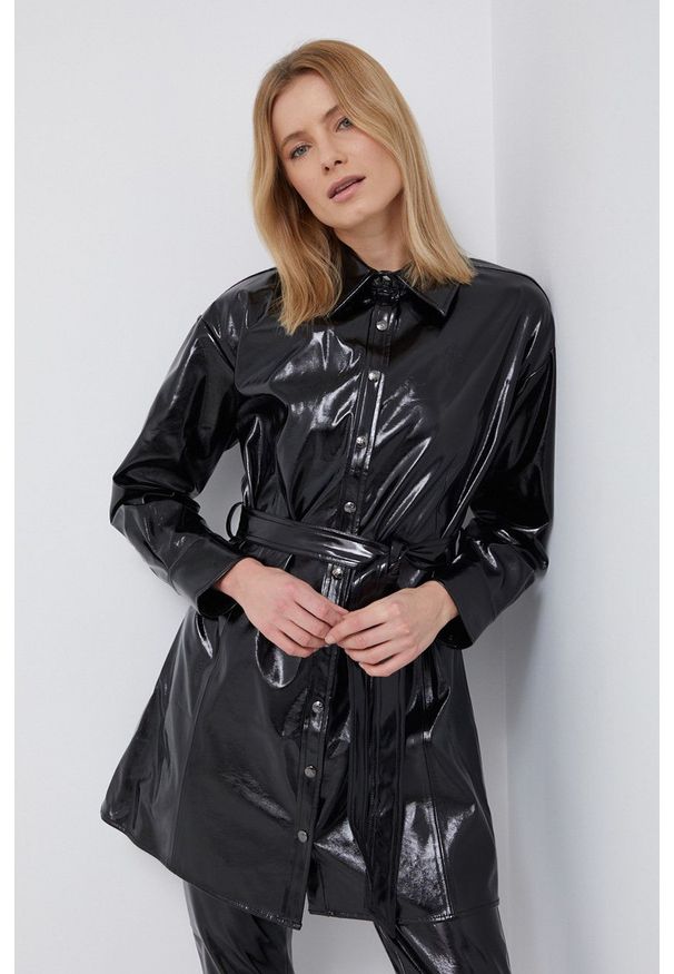 Calvin Klein Jeans Sukienka kolor czarny mini prosta. Okazja: na co dzień. Kolor: czarny. Materiał: skóra. Długość rękawa: długi rękaw. Typ sukienki: proste. Styl: casual. Długość: mini