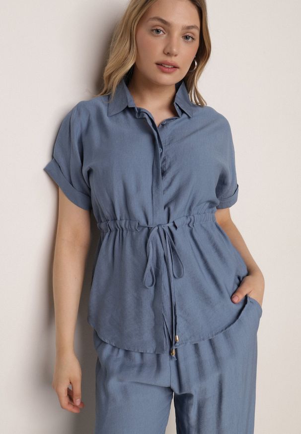 Born2be - Niebieski Wiskozowy Komplet Spodnie i Bluzka Koszulowa z Wiązaniem w Talii Irinryss. Kolor: niebieski. Materiał: wiskoza