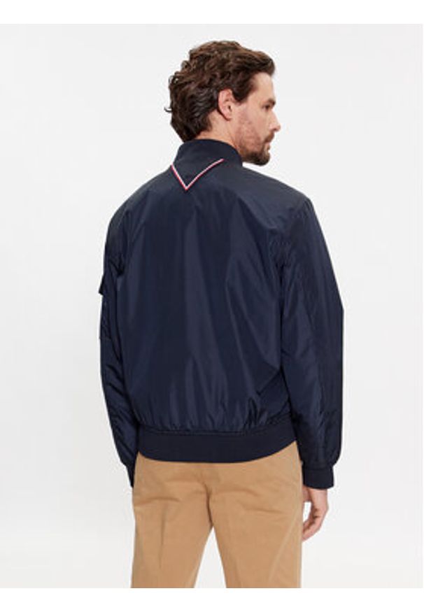 TOMMY HILFIGER - Tommy Hilfiger Kurtka bomber MW0MW31642 Granatowy Regular Fit. Kolor: niebieski. Materiał: syntetyk