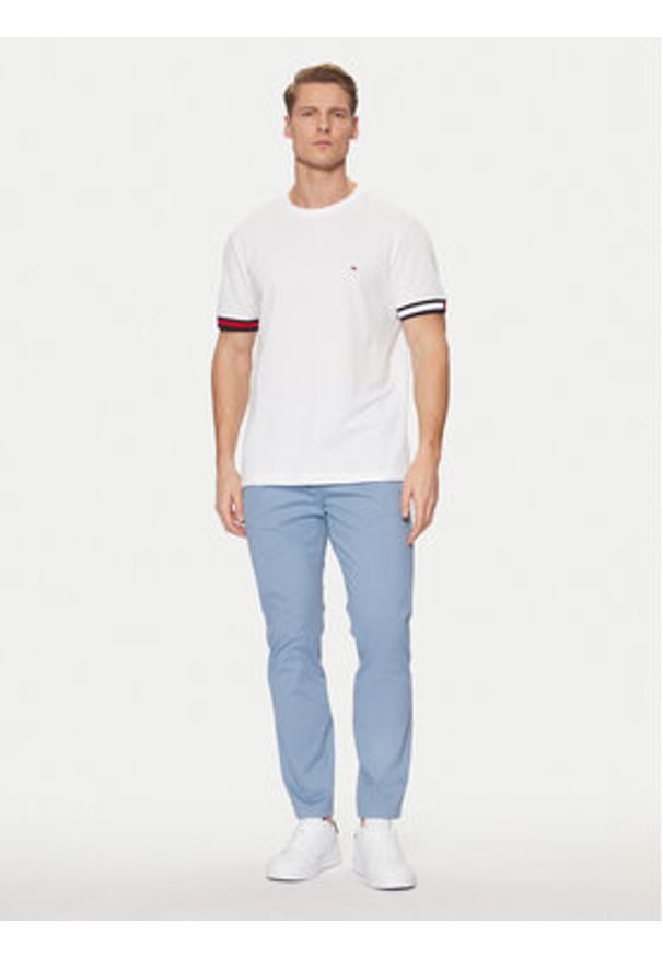 TOMMY HILFIGER - Tommy Hilfiger T-Shirt Global Stripe MW0MW38078 Biały Regular Fit. Kolor: biały. Materiał: bawełna