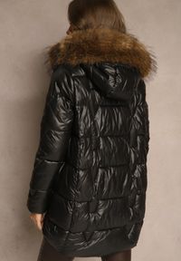 Renee - Czarna Kurtka z Pikowanymi Przeszyciami i Kapturem z Odpinanym Futrem Galenea. Okazja: na co dzień. Kolor: czarny. Materiał: futro. Styl: elegancki, casual #3
