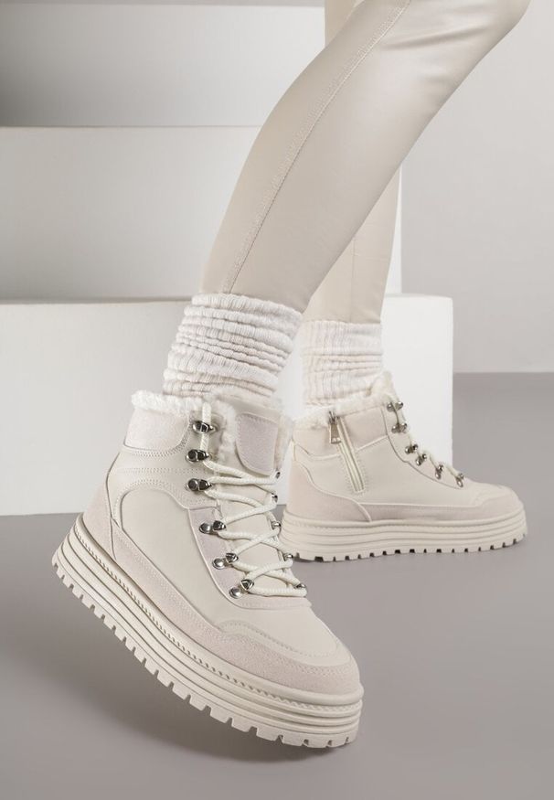 Renee - Beżowe Sneakersy w Stylu Traperów na Platformie Ewedora. Okazja: na co dzień. Kolor: beżowy. Materiał: jeans. Obcas: na platformie