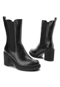 Czarna Kozaki Marco Tozzi Ocieplane Buty Damskie. Kolor: czarny. Materiał: wełna, jeans, syntetyk, skóra ekologiczna, futro. Sezon: zima. Obcas: na obcasie. Styl: klasyczny, elegancki. Wysokość obcasa: średni #4