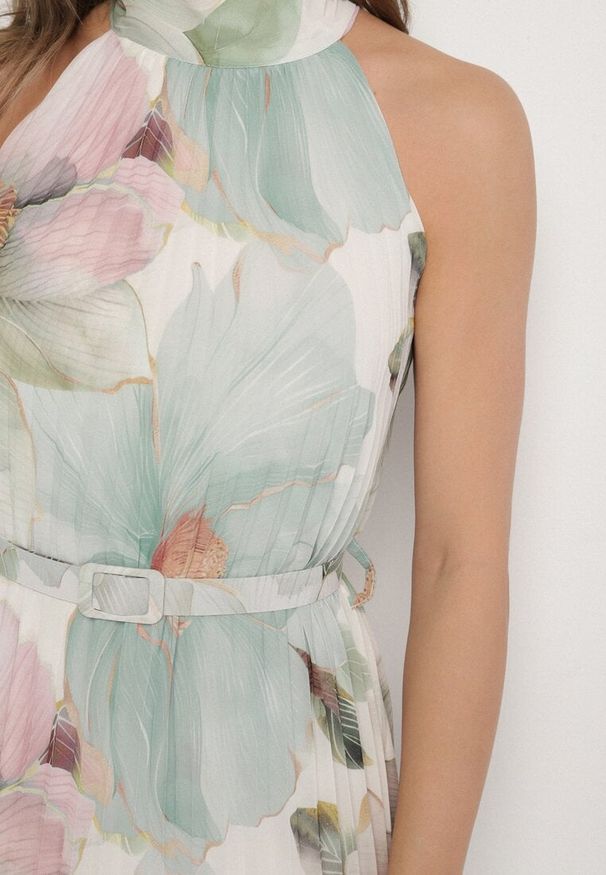 Born2be - Zielona Sukienka z Plisami Wiązaniem i Paskiem z Klamrą Nitenna. Okazja: na imprezę, na co dzień. Kolor: zielony. Długość rękawa: bez rękawów. Typ sukienki: rozkloszowane. Styl: elegancki, casual, klasyczny