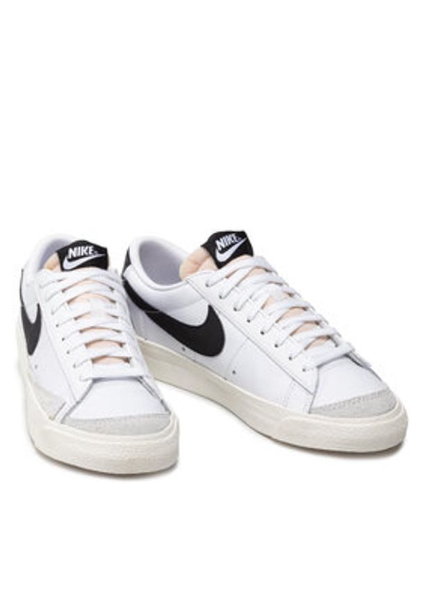 Nike Sneakersy Blazer Low '77 DC4769 102 Biały. Kolor: biały. Materiał: skóra
