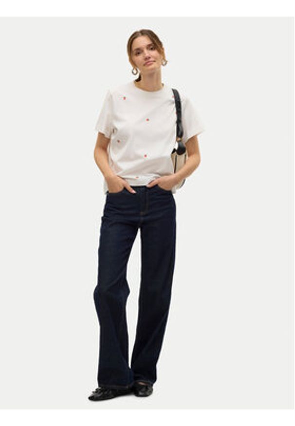Vero Moda T-Shirt Solvei 10325318 Biały Regular Fit. Kolor: biały. Materiał: bawełna