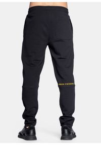 Spodnie dresowe męskie czarne Armani Exchange 3LZPAV ZJ3UZ 1200. Kolor: czarny. Materiał: dresówka. Sport: turystyka piesza