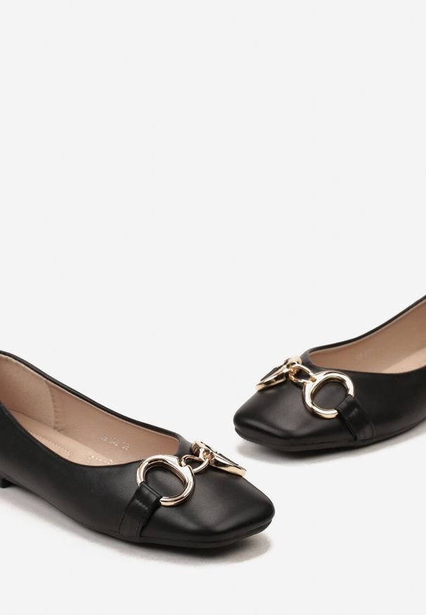 Born2be - Czarne Balerinki z Kwadratowym Noskiem i Metaliczną Klamerką Elinesa. Kolor: czarny. Styl: elegancki