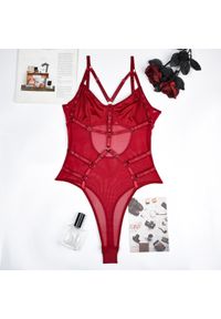Intica - Body z motywem harness na specjalne okazje Theresina. Kolor: czerwony. Materiał: materiał