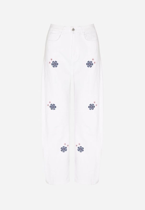 Born2be - Białe Jeansy Balloon z Wysokim Stanem Zdobione Haftem w Kwiaty Thertheris. Okazja: do pracy, na co dzień, na spotkanie biznesowe. Stan: podwyższony. Kolor: biały. Wzór: aplikacja, kwiaty, haft. Styl: biznesowy, klasyczny, casual