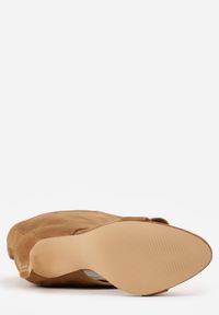 Born2be - Ciemnobeżowe Sandały w Stylu Botków z Ozdobnymi Klamrami Neamerephis. Okazja: na co dzień. Zapięcie: klamry. Kolor: beżowy. Materiał: skóra. Wzór: gładki, aplikacja. Styl: casual #3