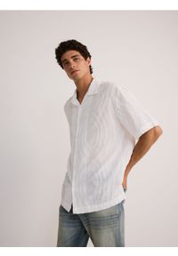 Reserved - Koszula relaxed fit z bawełny - biały. Kolor: biały. Materiał: bawełna